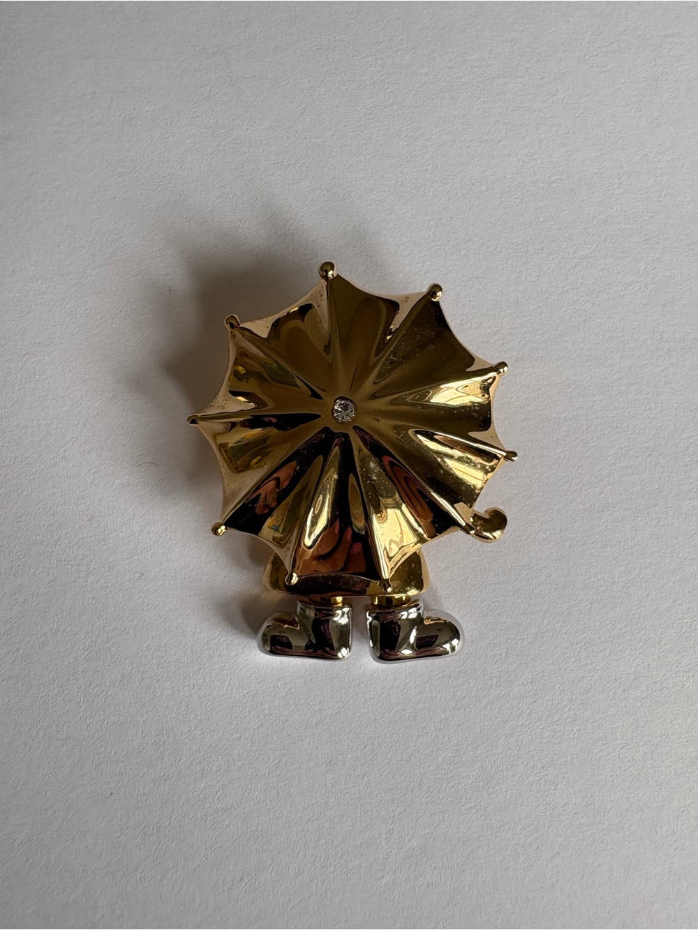 VNTG Lady Remington Gold Silver Tones Person‎  Under Umbrella Pin Brooch Signed